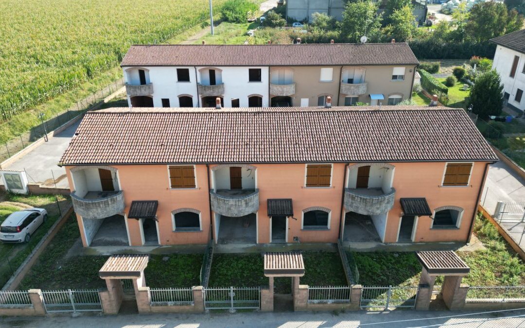 VILLETTE A SCHIERA AL RUSTICO