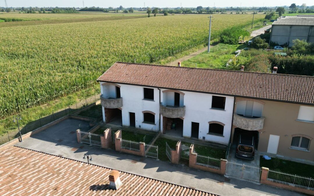 VILLETTA BIFAMILIARE AL  RUSTICO