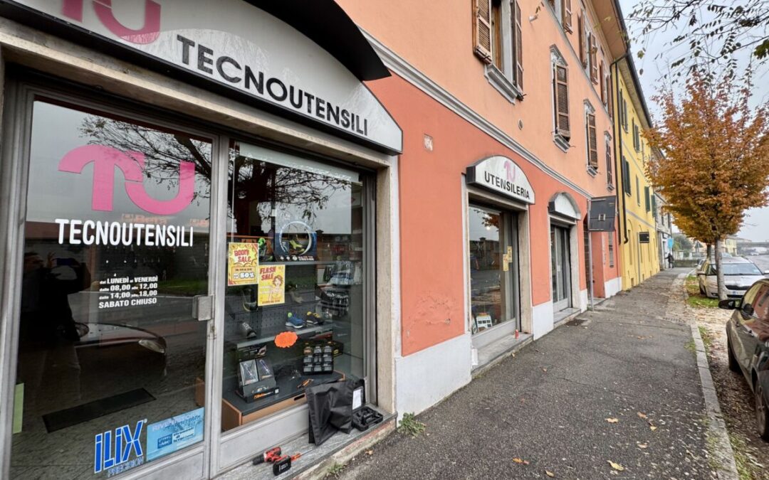 AMPIO NEGOZIO COMMERCIALE