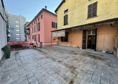 CREMONA (CR)AMPIO APPARTAMENTO CON TERRAZZA DA RISTRUTTURARE€ 120.000
