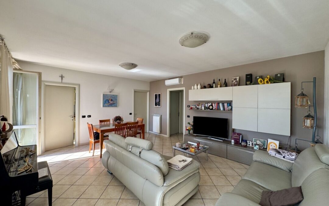 TRILOCALE CON TERRAZZA E GARAGE